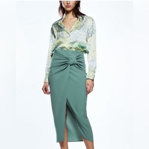 Zara side ruched midi skirt. Small NWT